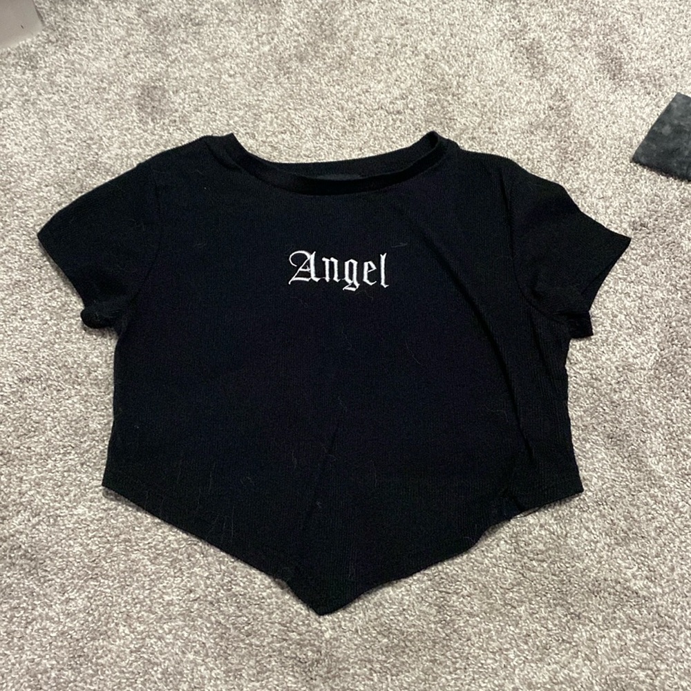 Black cropped angel tee